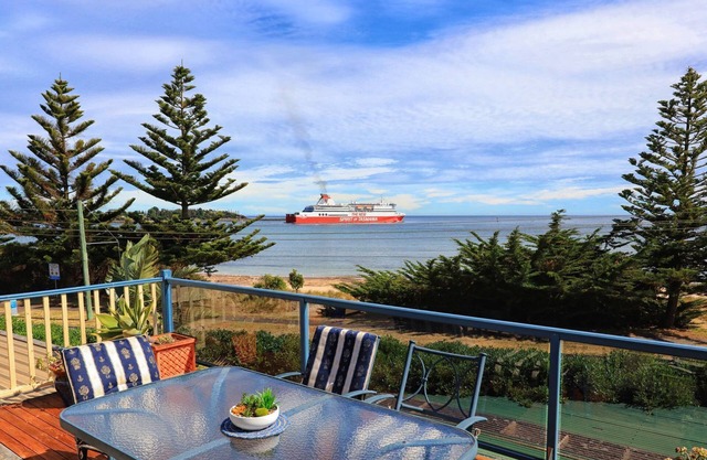 Alice Beside The Sea - 4 Bedroom Holiday House.