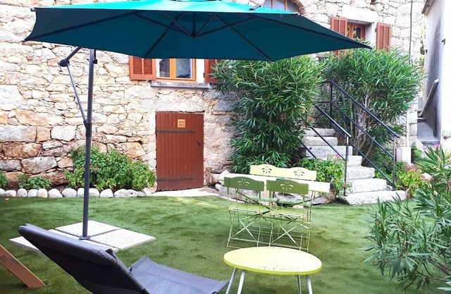 All comfort-Riverside natural swimming pools - waterfalls 5 mins - Sea 15 mins