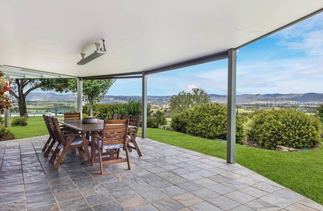 Allambie Poolside Elegance in Mudgee Countryside