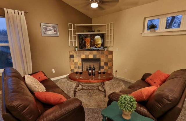 Alley Studio Apt Extended Stay · Alley Studio - Extended Stay Loft Apartment