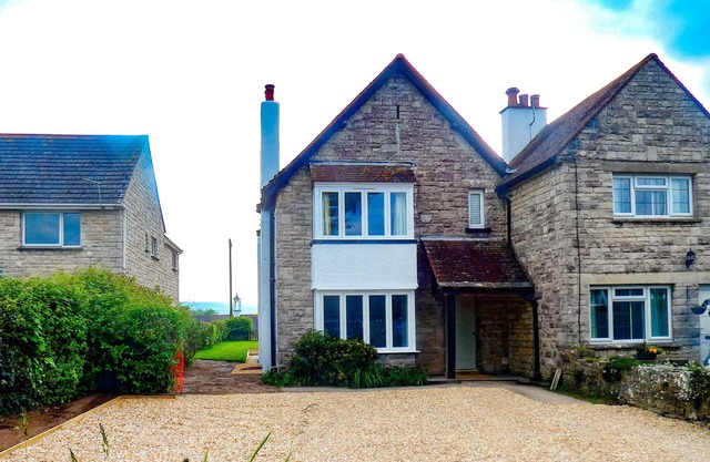 Allingtons (Sleeps 8 + Baby)
