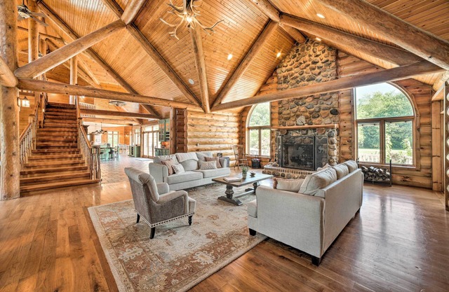 Aloha Ranch 10,000 sq/ft, 40 acres, game room, theater, fishing pond, and more!