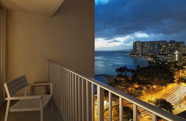 Alohilani Resort – Ocean Breezes – Waikiki Culture at Your Doorstep
