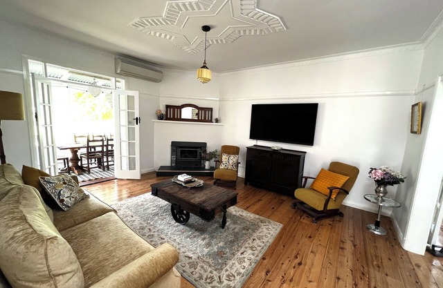 'Alora' Charming 3-bedroom cottage in a serene setting.