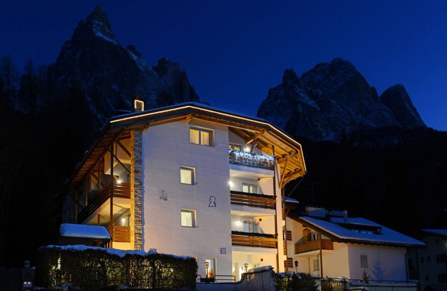 Alpin-Residence Amadeus is only a stone's throw away from Gondolalift
