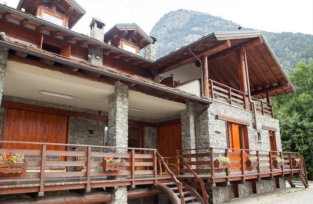 Alpine Bliss: A Cosy Retreat
