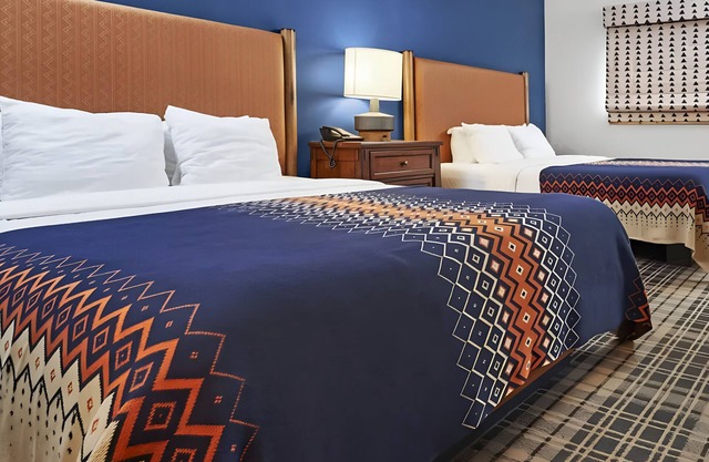 Alpine Room with Sauna & Steam Room Access Near Mammoth Ski Adventures
