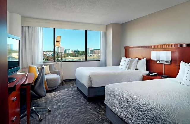 Always a Great Idea To Unwind! 2 Convenient Units, Pool, Pets Allowed
