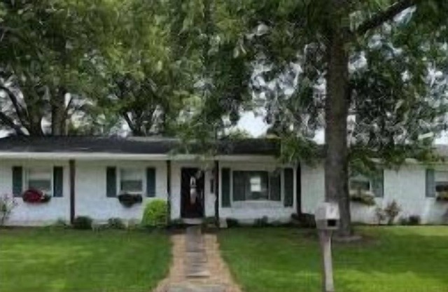 Amazing 4 Bdrm House- Sleeps 10