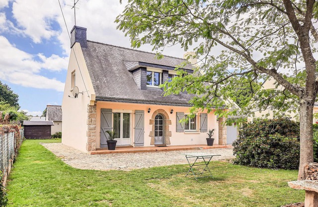 Amazing home in Allaire with WiFi