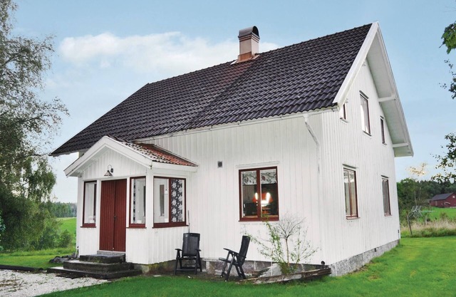 Amazing home in Hedekas with kitchen