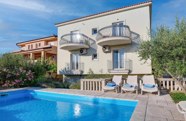 Amazing home in Linardici with WiFi