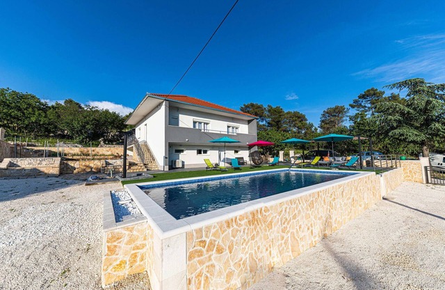 Amazing home in Prgomet with WiFi