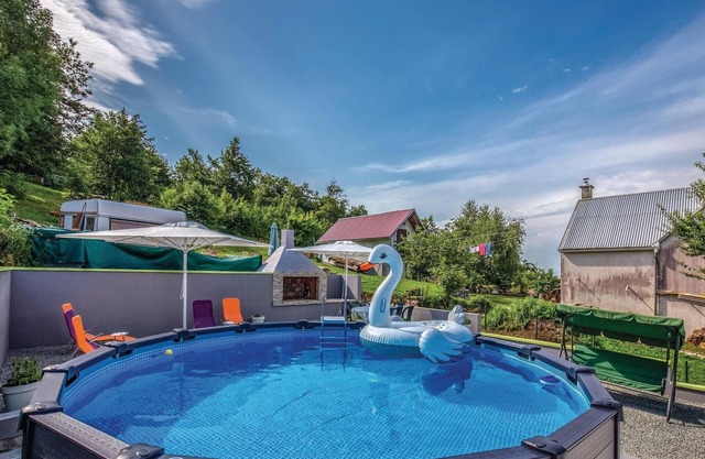 Amazing home in Zlobin
