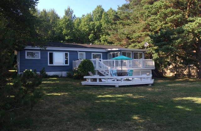 Amazing Lake Ontario Cottage - Close to the County!