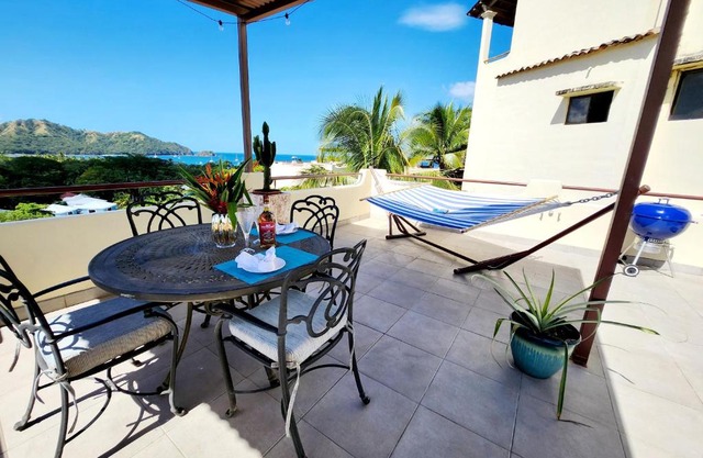 Amazing Oceanview rooftop terrace walk to beach
