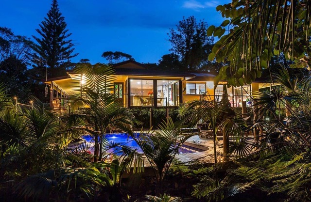 Amazing Pet Friendly Beach Retreat - Pool+Firepit