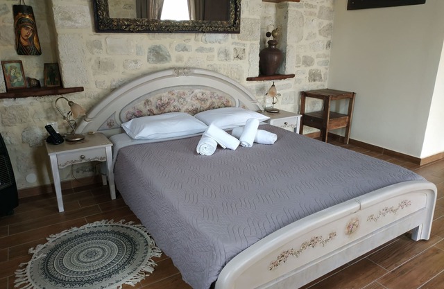 Amazing stone villa ,2 bedrooms, kitchen, Wc, Wifi, BBQ, garden, veranda,parking