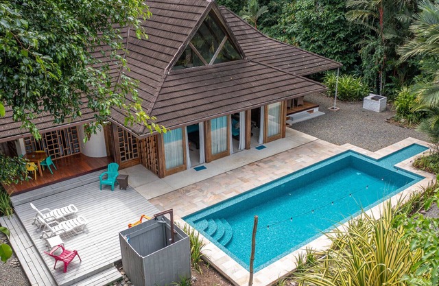 Ambar Deluxe Beach Jungle Pool House