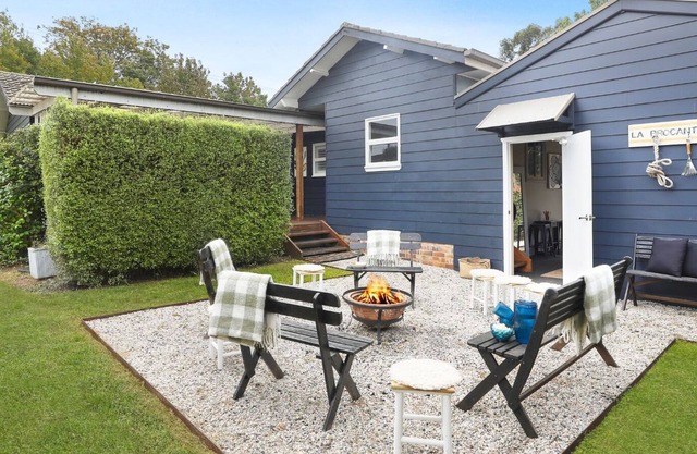 Amber Cottage - a fun, comfy and clean country cottage in Bowral town.