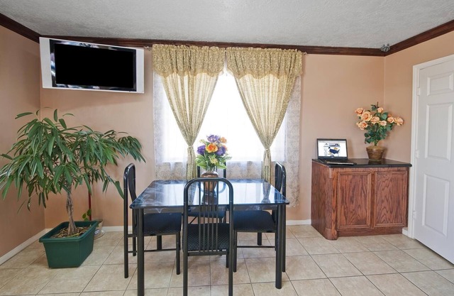 Americas Best Value Inn & Suites Hempstead Prairie View