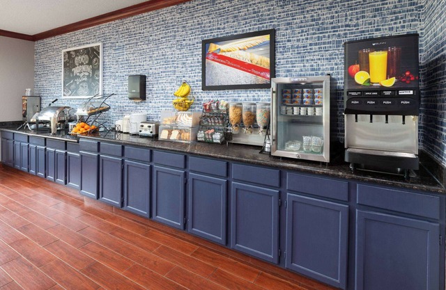 AmericInn by Wyndham Grinnell