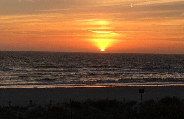 AMI Sunset View Retreat + Dog-friendly
