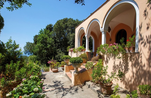 AMORE RENTALS - Casa Eliana, Historic Villa with Garden and Terraces in Capri
