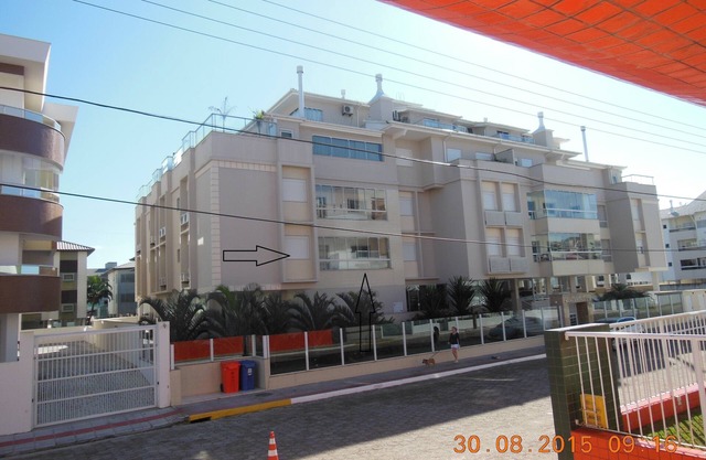 Ample Apt (new) 300m from the beach, with Air in all rooms and Game Room.