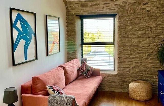 An airy and stylish apartment in old Llantrisant