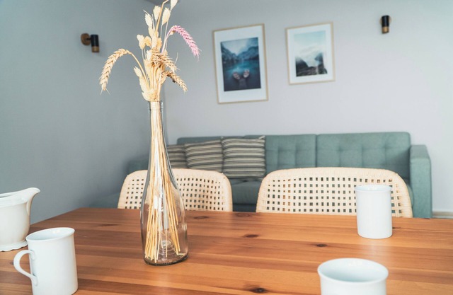 Anchorage - stylish apartment with sea view & balcony