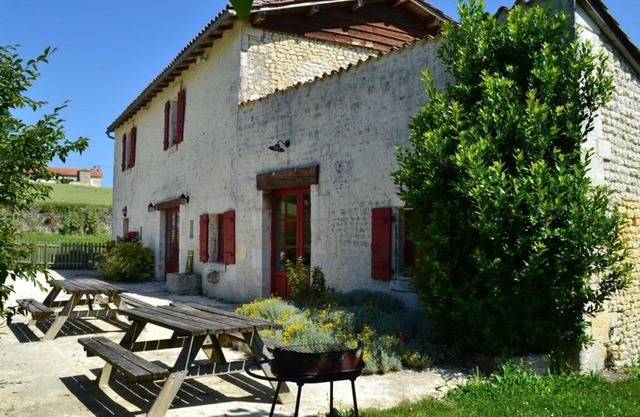 Ancien Moulin Rénové avec Piscine et Jardin, Idéal Familles, Vignobles du Cognac - FR-1-653-88