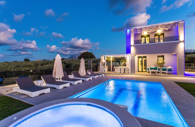 Anna Maria Villa, Private pool, Whirlpool, Ping Pong, 5' to sandy beach & shops