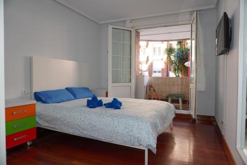 Apartamento con piscina a 100 m de la playa