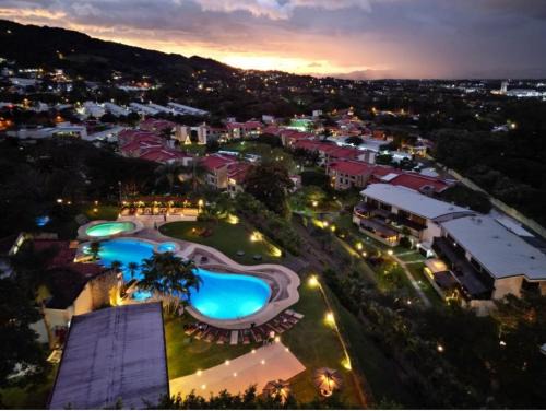 Apartamento en condominio Avalon Country Club,Santa Ana, 4 personas, terraza, restaurante, piscina, tenis,ideal para mascotas