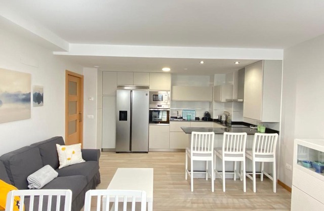 Apartamento nuevo, accesible y con piscina !