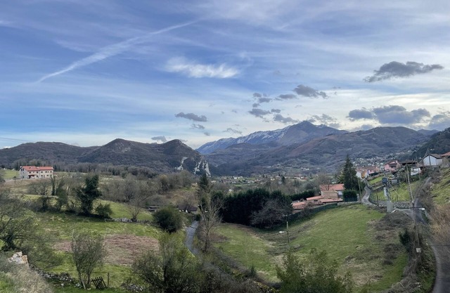 Apartamentos Las Caldas. Cueva Lluera , a 15 Minutos del Casco Antiguo de Oviedo