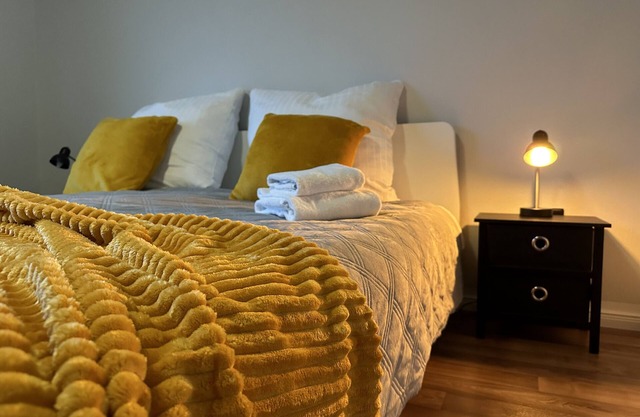 Apartment 'Mid - Century' with Shared Terrace, Shared Garden and Wi-Fi