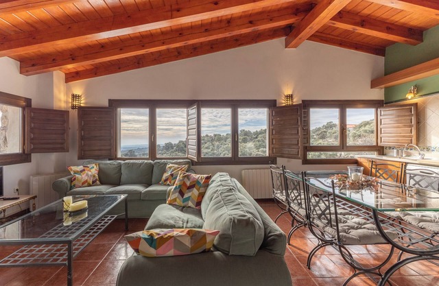 Apartment 'Casa Alta' with Shared Pool, Private Terrace and Wi-Fi