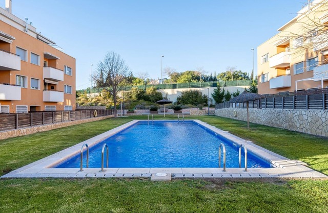 Apartment with terrace & pool 5min beach