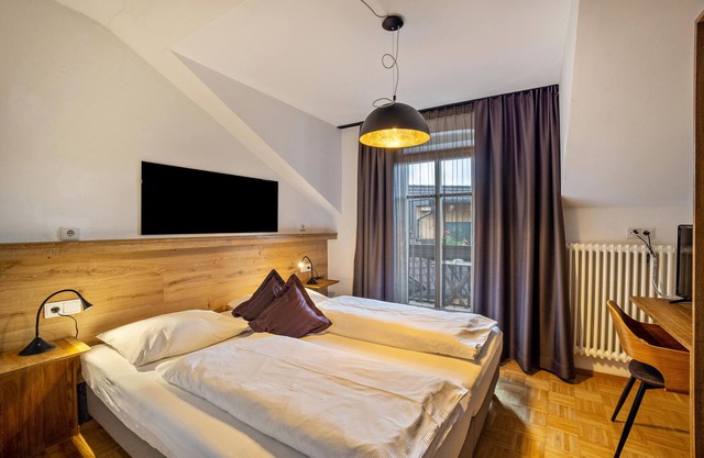 Apartment '2' with Mountain View, Shared Pool and Wi-Fi