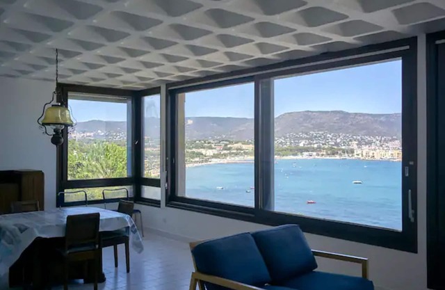 Apartment 'Accès Direct À La Mer' with Sea View, Private Terrace and Wi-Fi