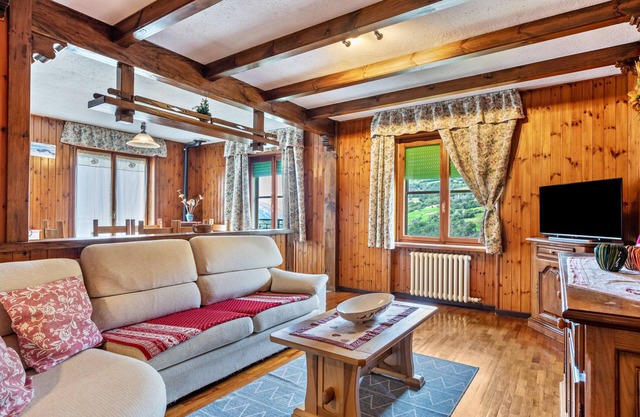 Apartment 'Alloggio Chez Favre' with Mountain View, Private Garden and Wi-Fi