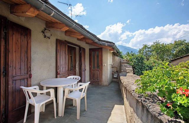 Apartment 'Alloggio La Tour' with Mountain View, Private Garden and Balcony