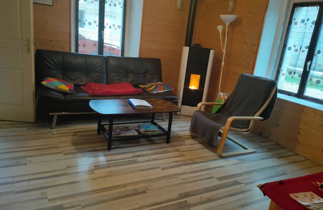 Apartment -amarante wood interior renovation