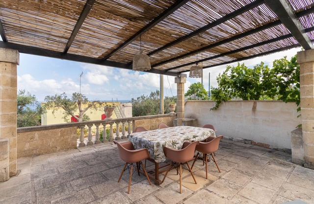 Apartment 'Appartamento Rosa' with Sea View, Private Terrace and Wi-Fi