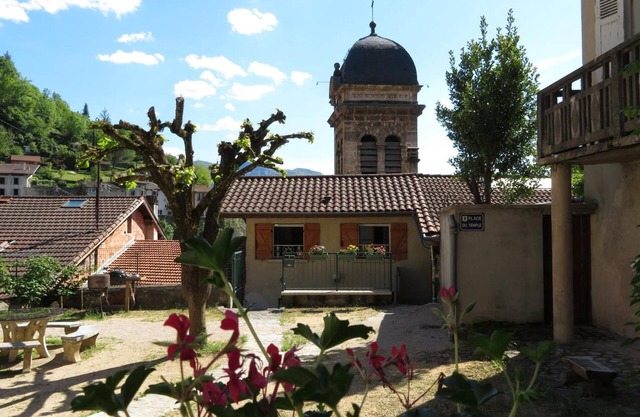 Apartment 'Au Bonheur Suspendu' with Private Terrace, Wi-Fi and Air Conditioning