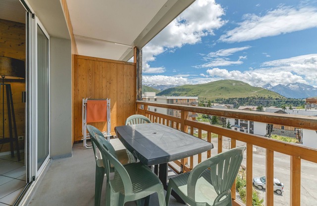 Apartment 'Choucas' with Mountain View and Balcony