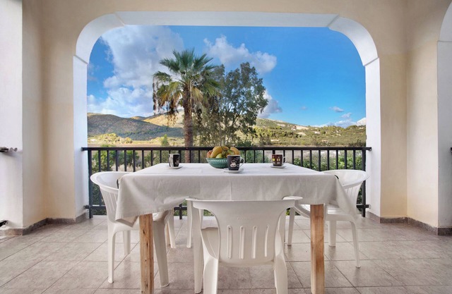 Apartment "Dolphin Apartment 1" with Private Balcony, Shared Garden & Wi-Fi