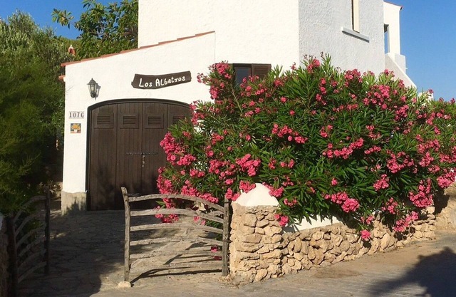 Apartment Fucsia in charming villa, 2 minutes from the beach